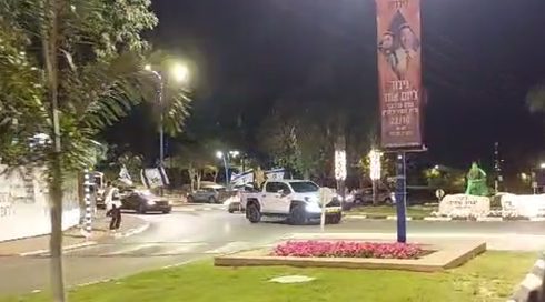 עם טנדרים לבנים ודגלי ישראל: בשדרות חגגו "הקפות שניות"