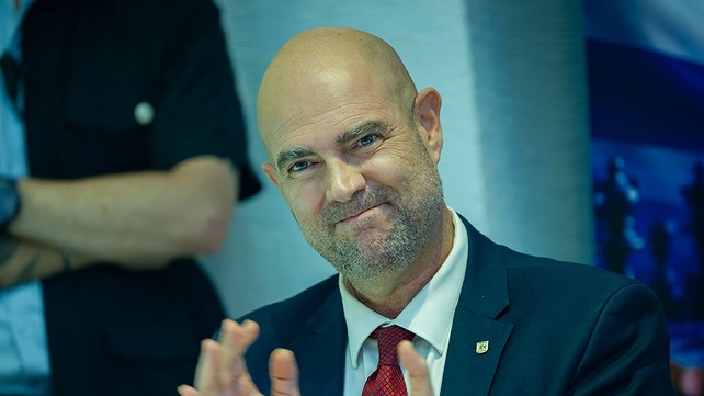 אמיר אוחנה
