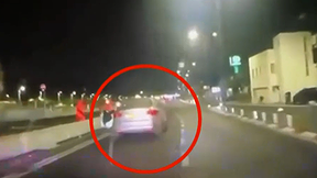 מרדף משטרתי שהשתבש: שוטרת נאחזה בדלת רכב של חשוד  - והוטחה אל הכביש