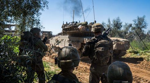 בצריח הטנק: כתבת כאן חדשות במוקדי הלחימה בח'אן יונס