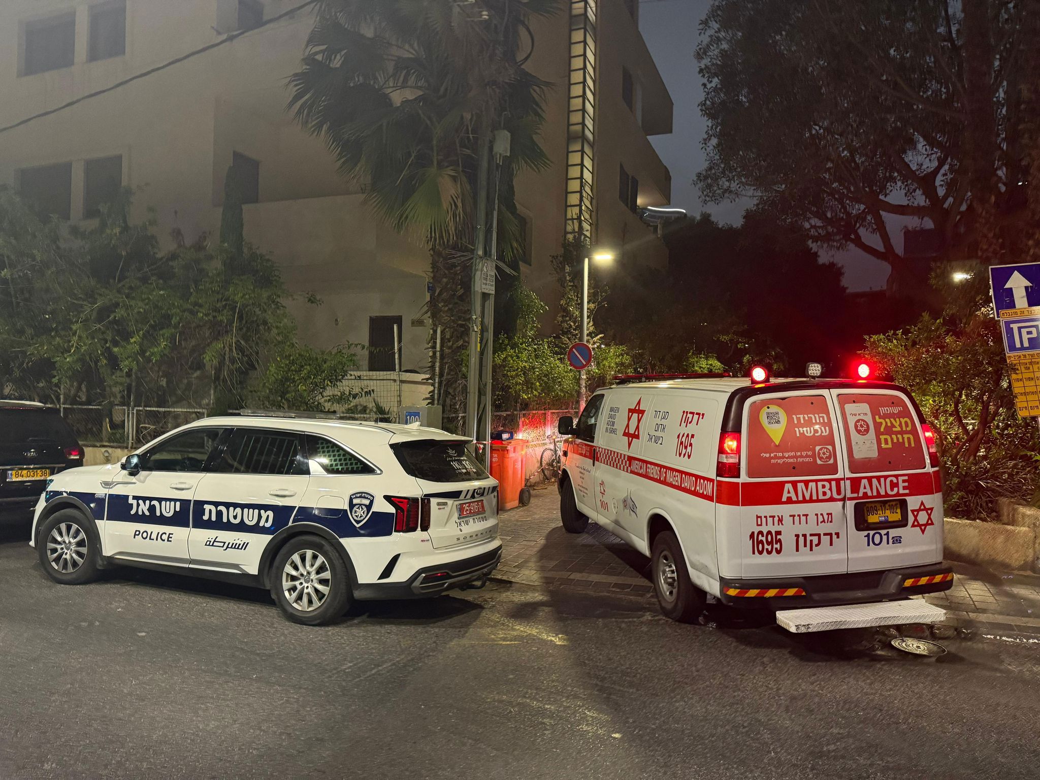 זירת האירוע שבה נדקר הרופא וכוכב הרשת