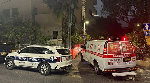 רופא וכוכב רשת נדקר ונפצע בינוני, החשוד נעצר