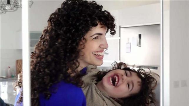 "מה שאת זה הכי יפה": הקורונה החזירה את התלתלים לאופנה