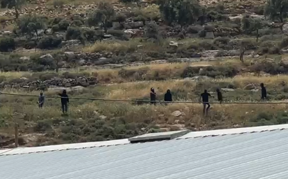 יידוי אבנים לעבר הכפר הפלסטיני ג'אלוד