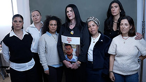 "אמא לא מוותרת": אימהות של שורדי שבי חוזרות לקמפיין המצמרר - ונלחמות על רן גואילי