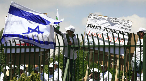1,200 עובדי חיפה כימיקלים הוצאו לחופשה כפויה