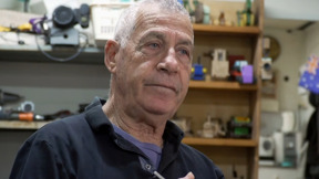 "כולנו נדפקנו": המנהל נרצח והמבנה הופגז – אבל הנגרייה בבארי חזרה לפעול