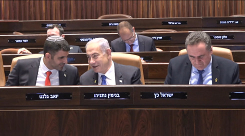 המשבר בממשלה: גילה גמליאל יצאה בסערה כי מאי גולן ישבה קרוב יותר לביבי