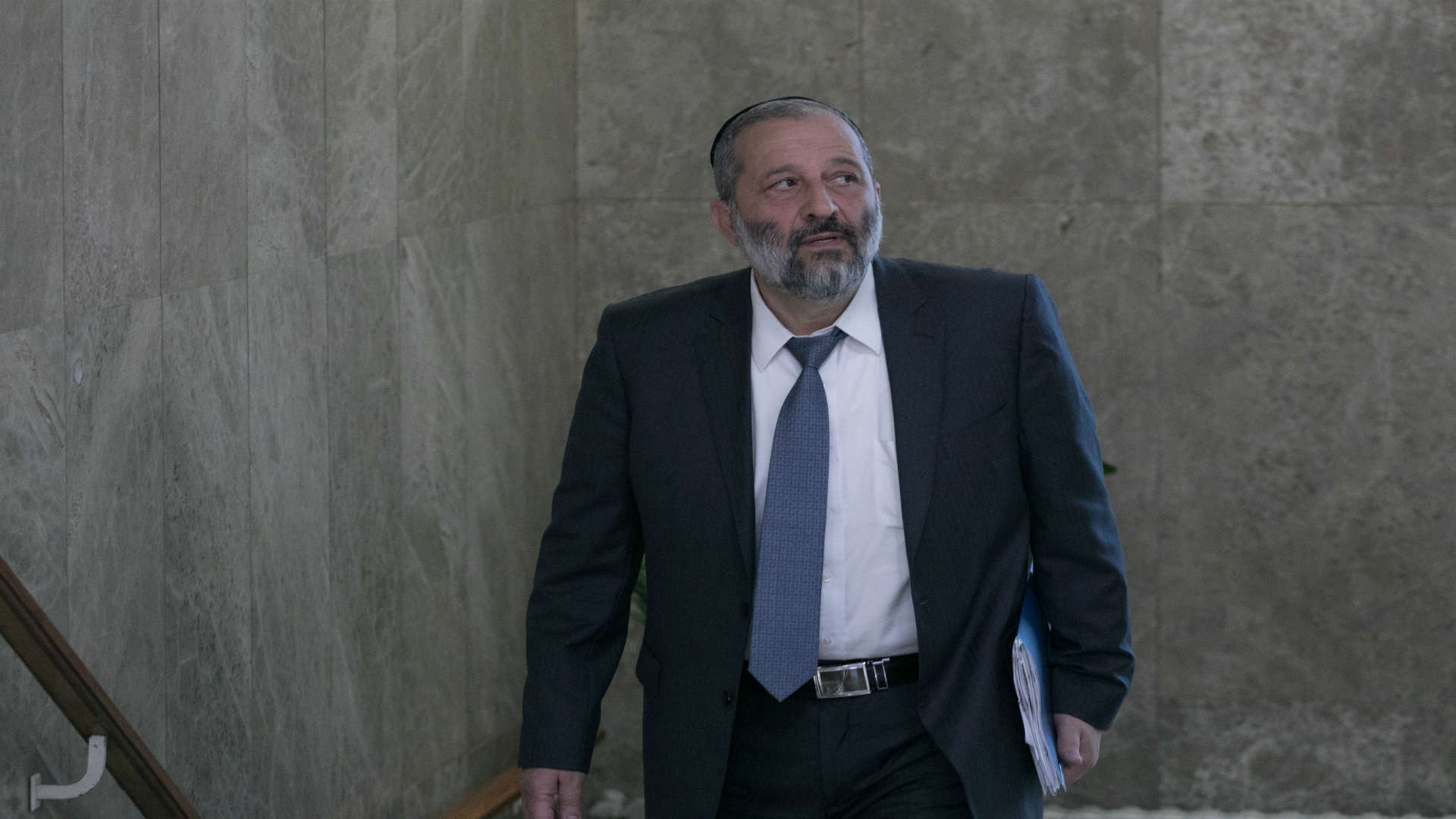 שר הפנים אריה דרעי בכניסה לישיבת הממשלה, יוני 2017