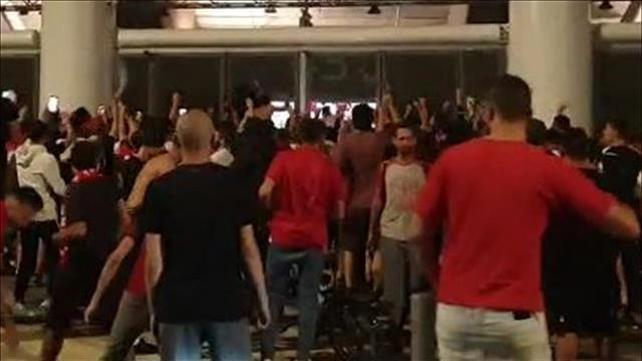 אוהדי הפועל תל אביב מחוץ לבלומפילד 02.06.20