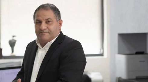 סוכן הביטוח שהצליח לרקום קשרים עם האנשים החזקים במדינה - והסתבך