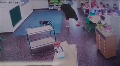 חשד: מטפלת תקפה ילד במעון ביישוב באזור ירושלים | תיעוד