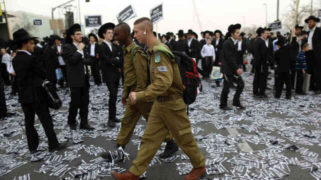 חרדים מפגינים נגד גיוס לצה"ל. ארכיון