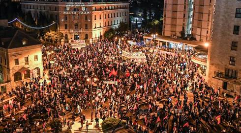 האלימות בהפגנות: ארבעה נעצרו בחשד לתקיפת מפגינים בתל אביב
