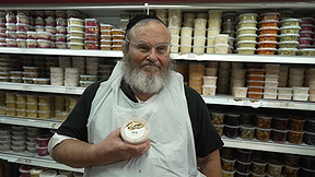 "כמה טראמפ לשים לך?": אביגדור מ"מעדני זהבה"
