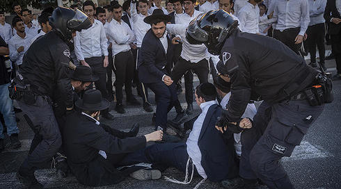 מזכיר הממשלה במכתב ליו"ר ועדת חוץ וביטחון: קדם את החוק למניעת מעצרי עריקים