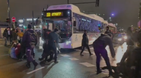 שני שוטרים נפצעו קל בהפגנה של פעילי ימין בירושלים, כביש בגין חסום לתנועה