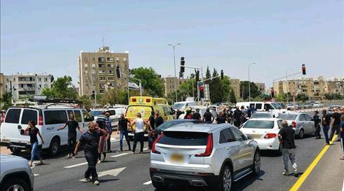 חשד לחיסול: שלושה גברים כבני 40 נורו למוות בצומת לוד