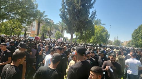 הפגנת ענק של המגזר הבדואי בבאר שבע: המונים מחו נגד הריסת בתים בלתי חוקיים