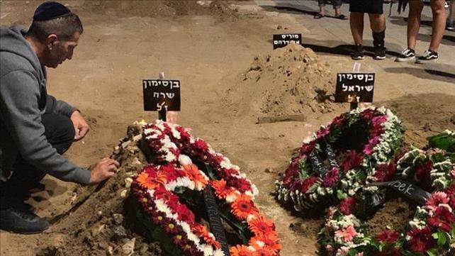 הלווייה של האחיות שיראל ומילה בן סימון שנהרגו בתאונה בכביש 90