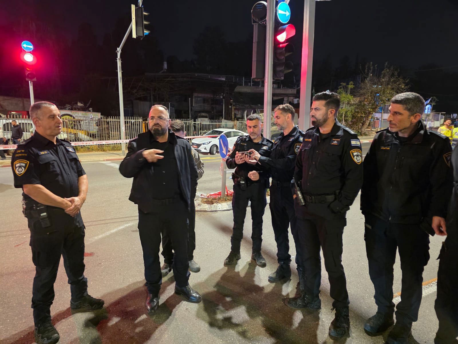 שוטרים בזירת הירי בחולון