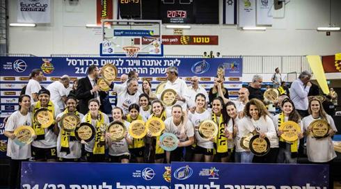 אליצור רמלה זכתה באליפות המדינה בכדורסל נשים
