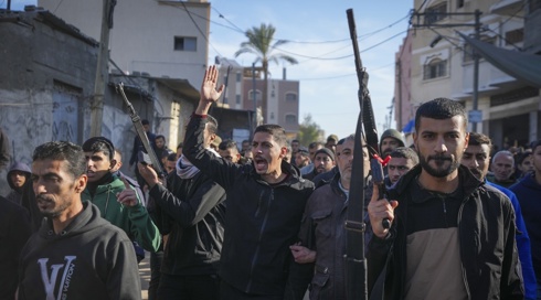 ישראל העבירה נשק למיליציות שפועלות נגד חמאס בעזה