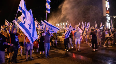 ההפגנות הסתיימו, קצין צה"ל לא במדים נעצר