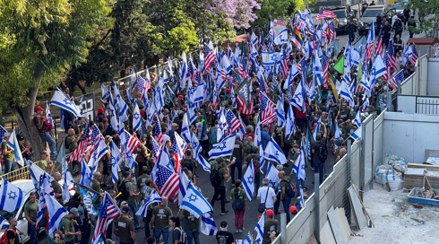 עשרות הפגינו נגד הרפורמה מול מעון רה"מ, שניים עוכבו לחקירה