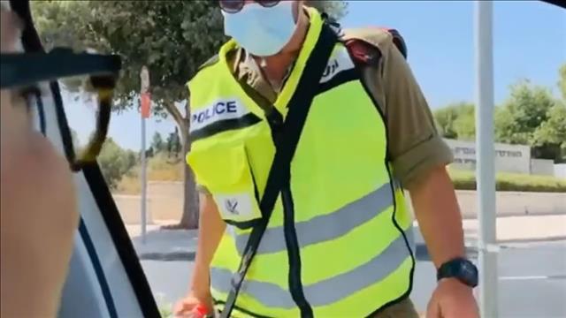 שתי הנשים שהתעמתו עם חייל ושוטרת במחסום בי-ם