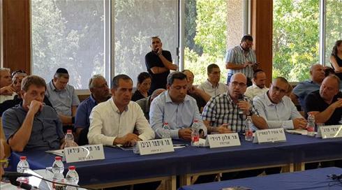 ראשי רשויות מעוטף עזה תקפו את אלוף פיקוד העורף: "צריך להתחנן עבור ביטחון" (1)