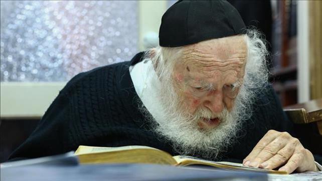 הרב חיים קניבסקי ביתו בבני ברק בינואר 2019