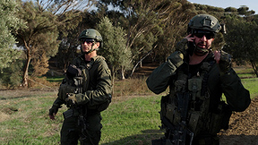 אחים לנשק: עמרי אסנהיים עם גיבורי 669