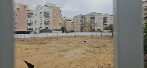 המקום שבו עמדו הבתים שנהרסו מפגיעת הטיל