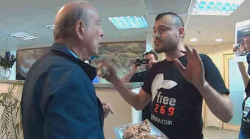 דם וצרחות של חיות: הצצה לפעילות של ארגון הטבעונים הקיצוני