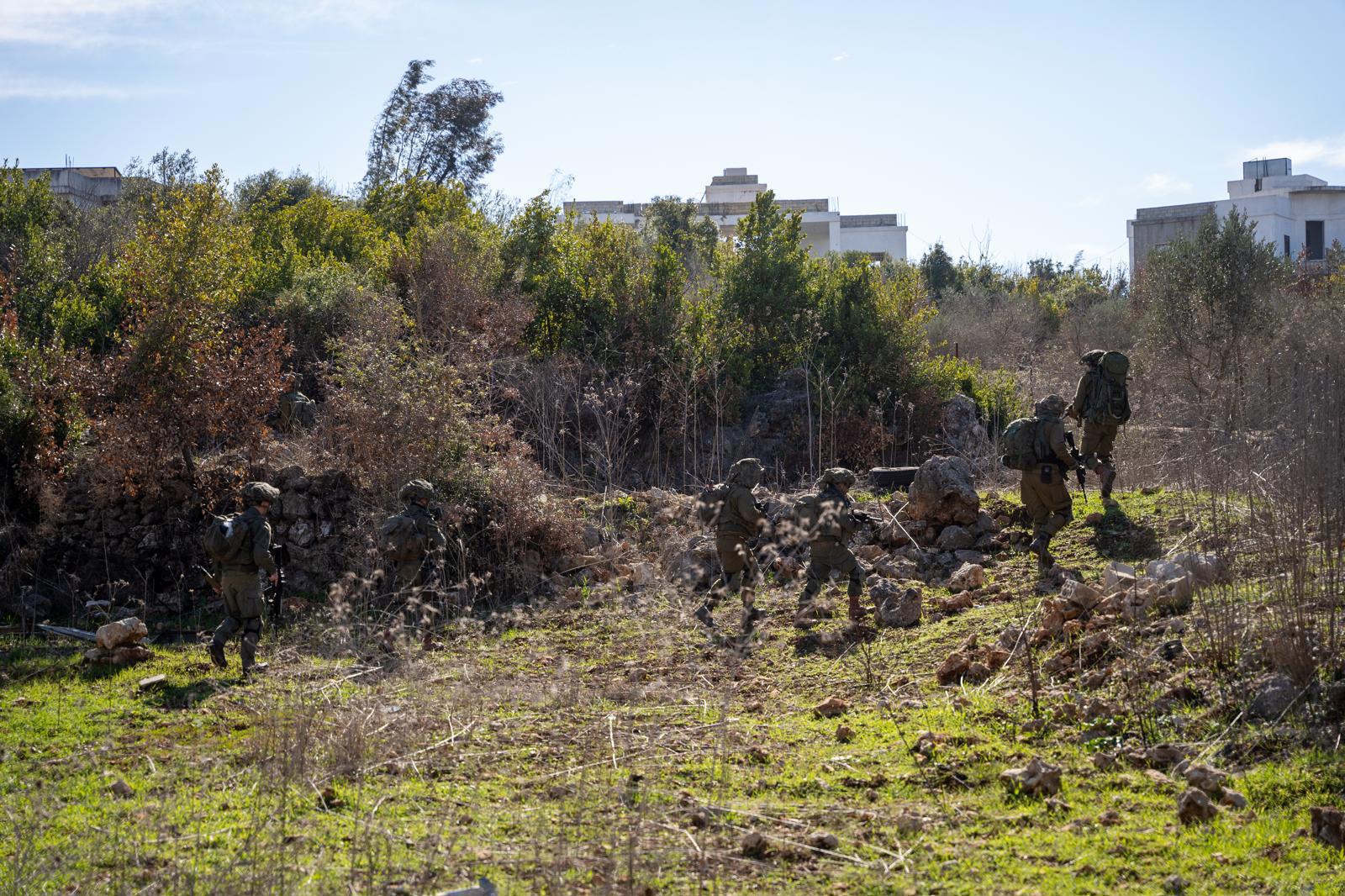 כוחות חטיבה 300 בכפר עייתא א-שעב שבדרום לבנון