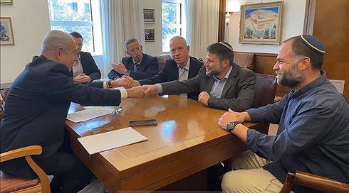 סמוטריץ' וגלנט חתמו על הסכם לחלוקת הסמכויות במשרד הביטחון