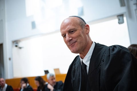 עו