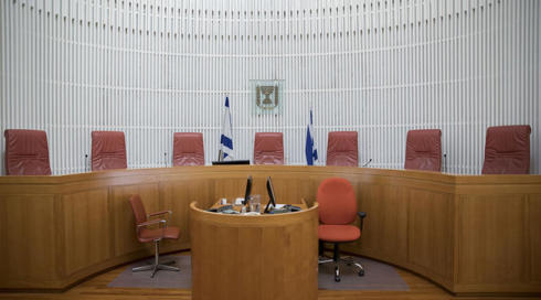 אחרי שהורשע במעשים מגונים בקטינים נאשם בעבירות מין בנערות