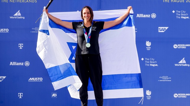שחר טיבי אחרי הזכייה באליפות העולם