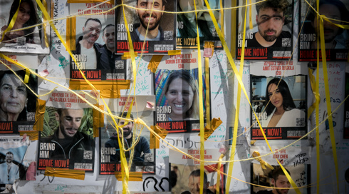 דיווח: חמאס החל בבדיקת מספר החטופים החיים שמוחזקים בעזה
