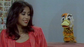 עפרה חזה ואוזה. 1982