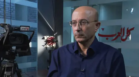 המשטרה פשטה על ביתו של העיתונאי הערבי-ישראלי סעיד חסנין בשפרעם לאחר שהביע תמיכה בחמאס