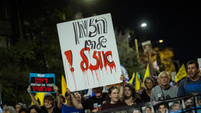 מפגינים למען השבת החטופים מחוץ לבית ראש הממשלה בירושלים, ספטמבר 2025