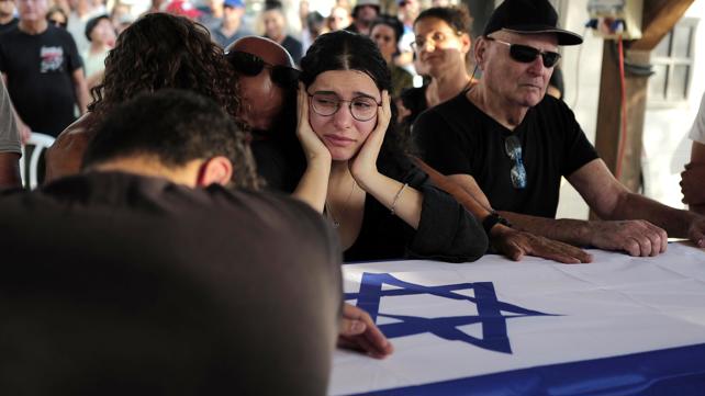 הלווייתו של יורם מצגר בקיבוץ ניר עוז