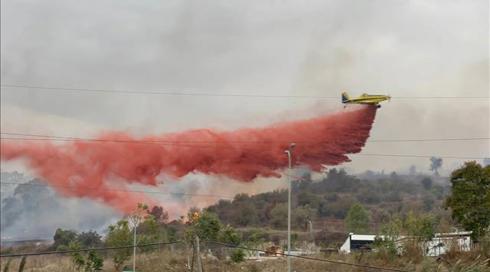 לאחר כשלוש שעות: הושגה שליטה על השריפה שפרצה ליד מעלות