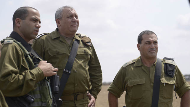 אלוף אייל זמיר (ימין)