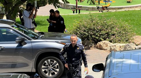 חשד לרצח באזור ירושלים: איש שב"ס אותר ללא רוח חיים עם פצעי דקירה