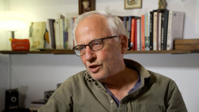 "ביבי הביא אותי לחתולים": מה עשה הסופר יגאל סרנה אחרי שהפסיד בתביעה לזוג נתניהו?