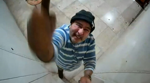 שכן אלים הפך לסיוט של תושבי בניין בכפר סבא